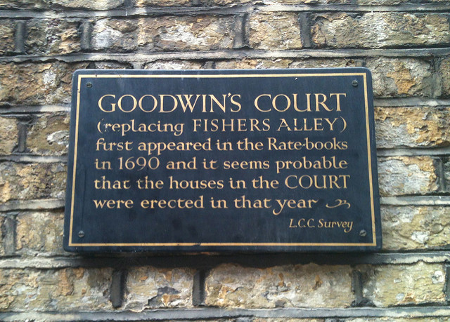 Grey plaque № 7947 - Goodwin's Court (replacing Fishers Alley) first appeared in the Rate-books in 1690 and it seems probable that the houses in the Court were erected in that year