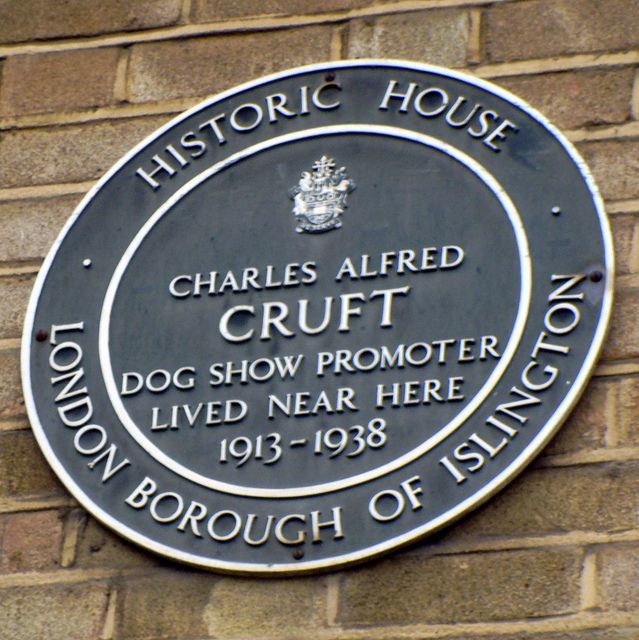 Charles Cruft green plaque - Charles Alfred Cruft dog show promoter lived near here 1913 - 1938
