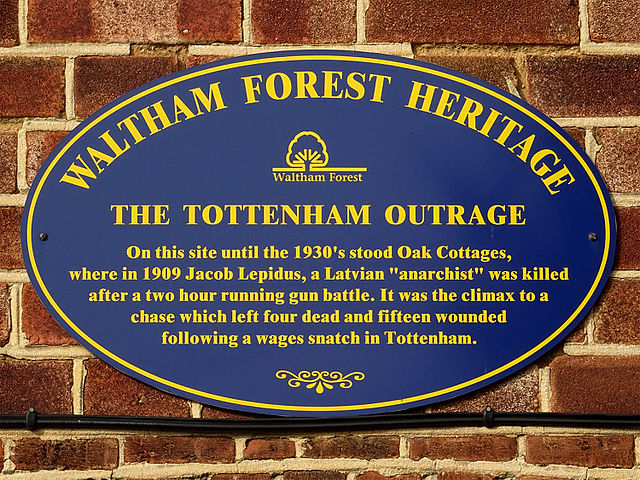 Jacob Lepidus blue plaque - The Tottenham Outrage. On this site until the 1930's stood oak cottages, where in 1909 Jacob Lepidus, a Latvian 