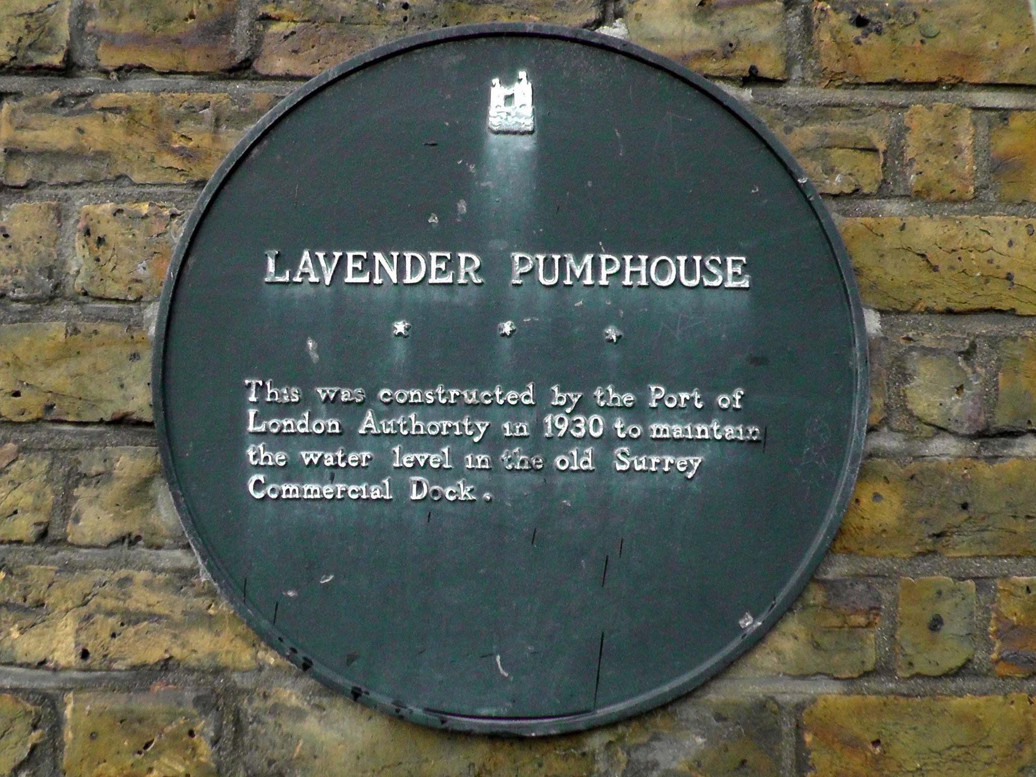 Black plaque № 11309 - Lavender Pumphouse    This was constructed by the Port of London Authority in 1930 to maintain the water level in the old Surrey Commercial Dock