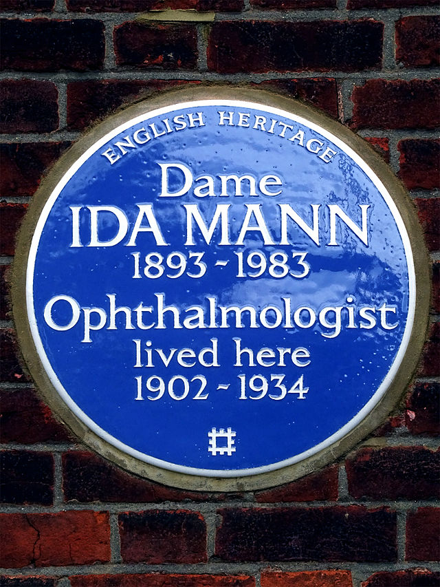 Ida Mann blue plaque - Dame Ida Mann opthalmologist lived here 1902 - 1934
