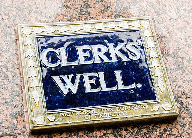 Blue plaque № 9580 - Clerks' well.