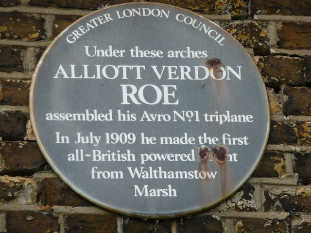 Alliott Verdon Roe blue plaque - Under these arches Alliott Verdon Roe assembled his AVRO No. 1 triplane. In July 1909 he made the first all-British powered flight from Walthamstow Marsh.