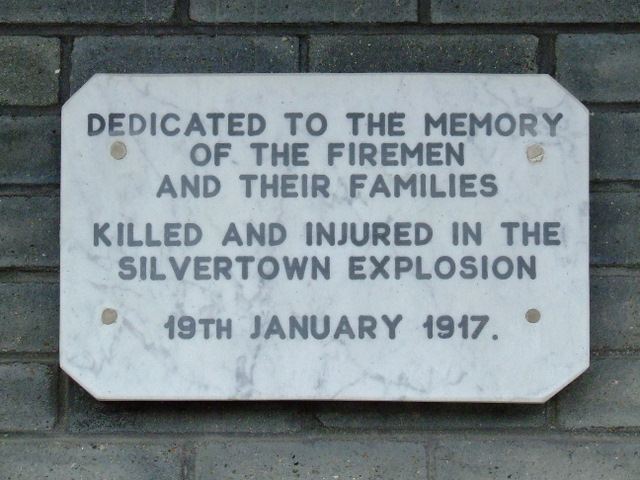 White plaque № 39058 - Dedicated to the memory of the firemen and their families killed and injured in the Silvertown Explosion 19th January 1917