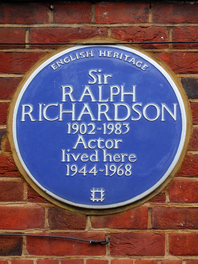Ralph Richardson blue plaque - Sir Ralph Richardson 1902-1983 actor lived here 1944-1968