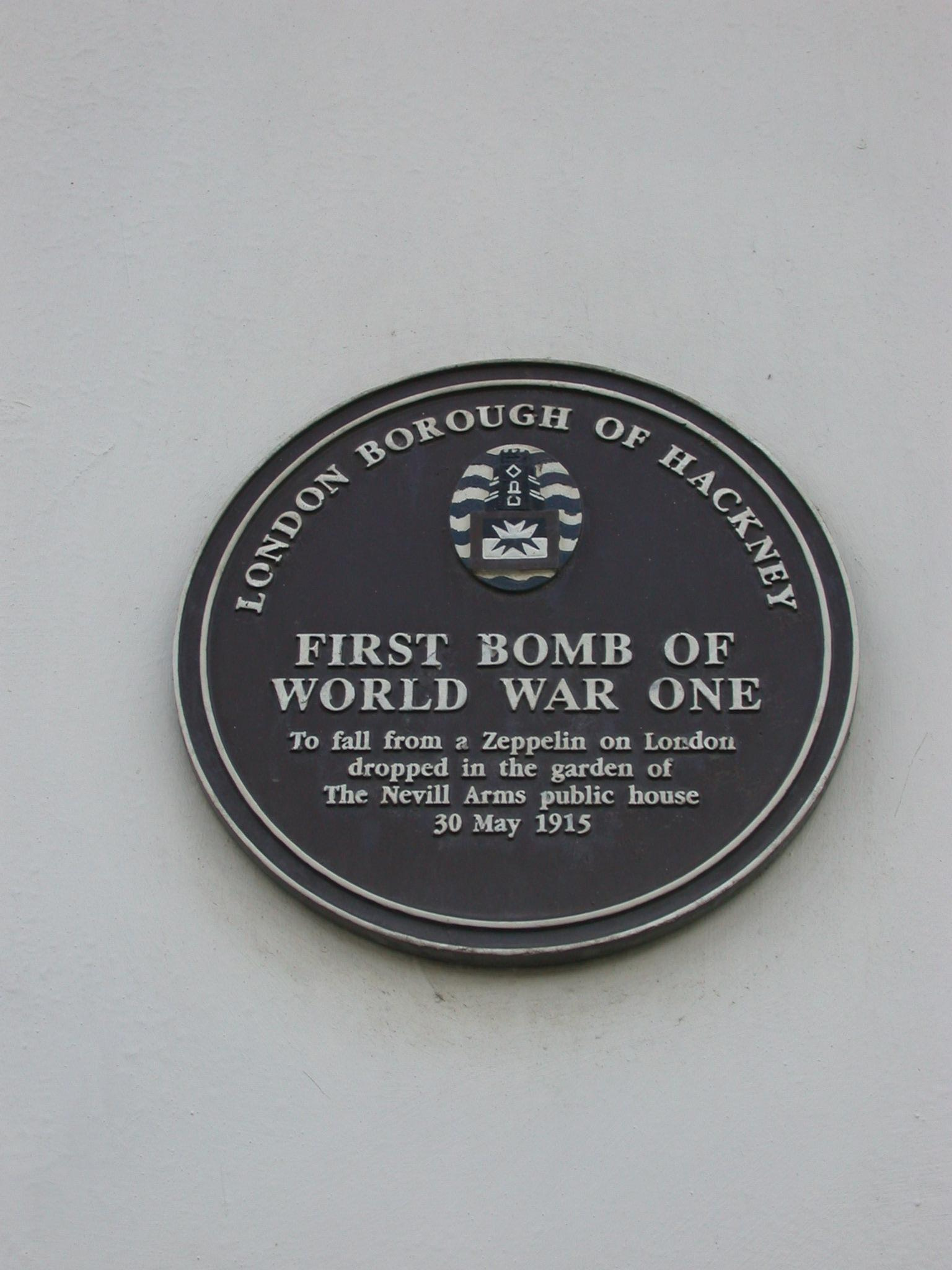 first bomb of World War One to fall from a zeppelin on London blue plaque - First bomb of World War One to fall from a zeppelin  on London dropped in the garden of The Nevill Arms Public House 30 May 1915