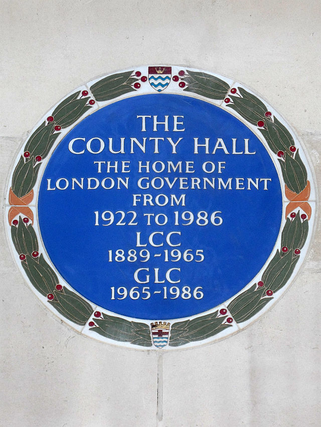 County Hall blue plaque - The County Hall, the home of London government from 1922 to 1986. LCC 1889-1965. GLC 1965-1986