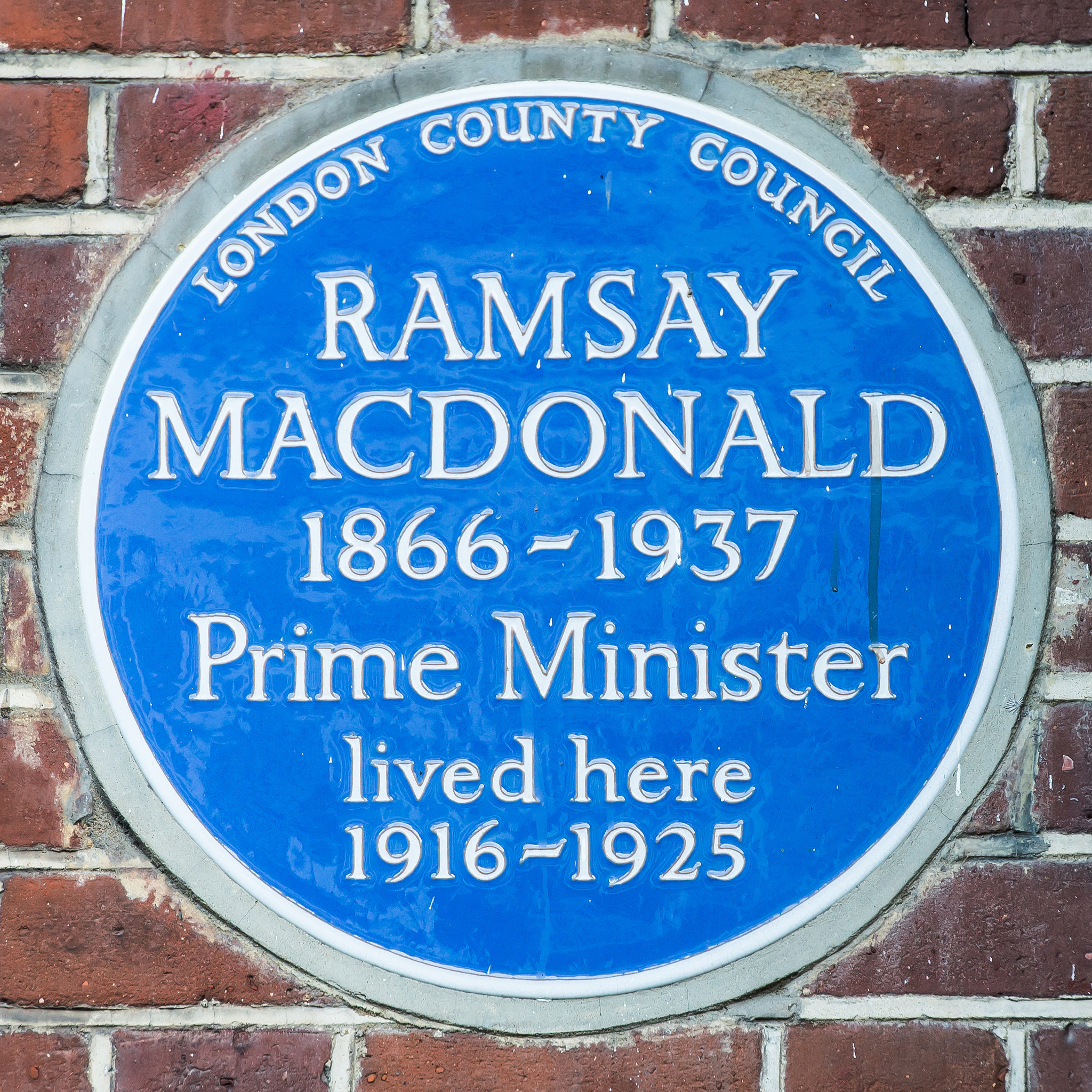 James Ramsay Macdonald blue plaque - Ramsay Macdonald 1866-1937 Prime Minister lived here 1916-1925