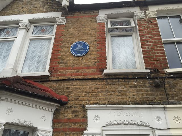 Frank Bates blue plaque - Frank Bates 1889-1921 Vocalist and lead singer with pioneering jazz ensemble The Southern Syncopated Orchestra resided here 1918-1919
