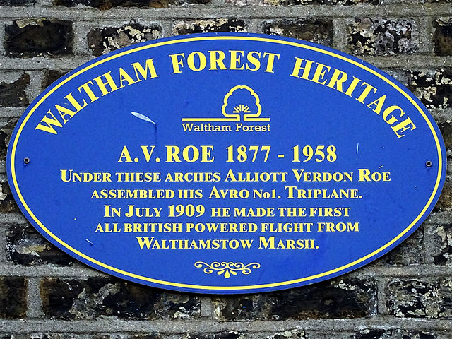 Blue plaque № 41051 - A.V.Roe 1877 - 1958 Under these arches Alliott Verdon Roe assembled his AVRO No. 1 triplane. In July 1909 he made the first all-British powered flight from Walthamstow Marsh.