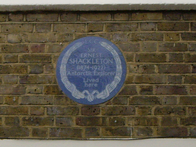 Ernest Shackleton blue plaque - Sir Ernest Henry Shackleton 1874-1922 Antarctic explorer lived here