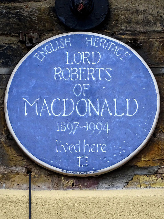 Blue plaque № 41102 - Lord Roberts of Macdonald 1897 - 1994 lived here
