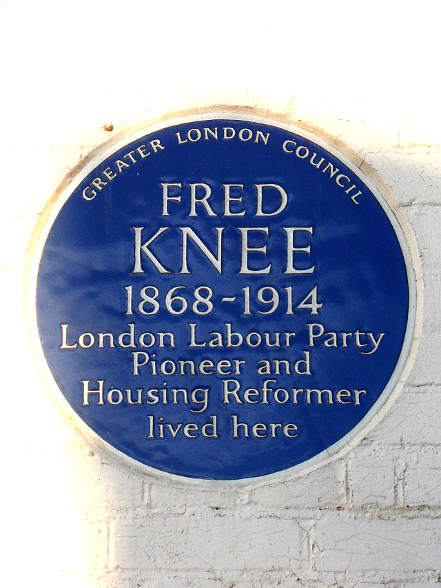 Fred Knee blue plaque - Fred Knee 1868-1914 London Labour Party pioneer and Housing reformer lived here