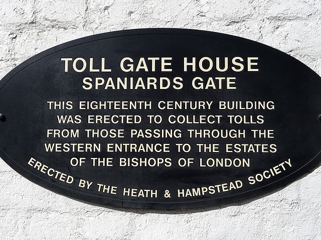 Black plaque № 41698 - Toll Gate House Spaniards Gate This eighteenth century building was erected to collect tolls from those passing through the western entrance of the estates of the Bishops of London