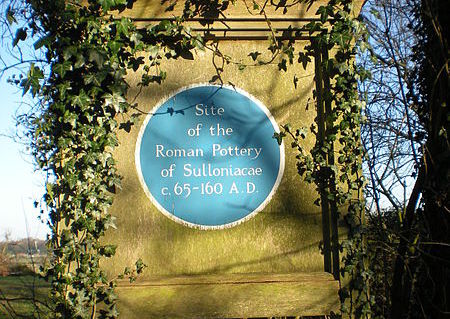Blue plaque № 10024 - Site of the Roman pottery of Sulloniacae c.65-160 AD