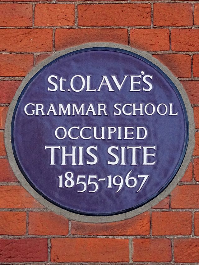 Blue plaque № 42456 - St.Olave's Grammar School occupied this site 1855 - 1967