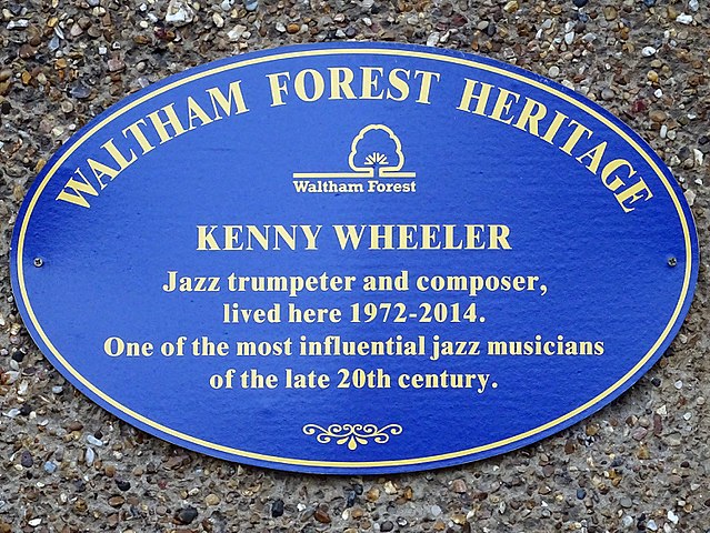 Blue plaque № 43802 - Kenny Wheeler Jazz trumpeter and composer, lived here 1972-2014. One of the most influential jazz musicians of the late 20th Century.