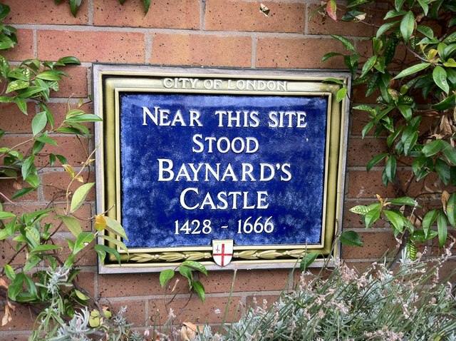 Baynard's Castle blue plaque - Near this site stood Baynard's Castle 1428-1666