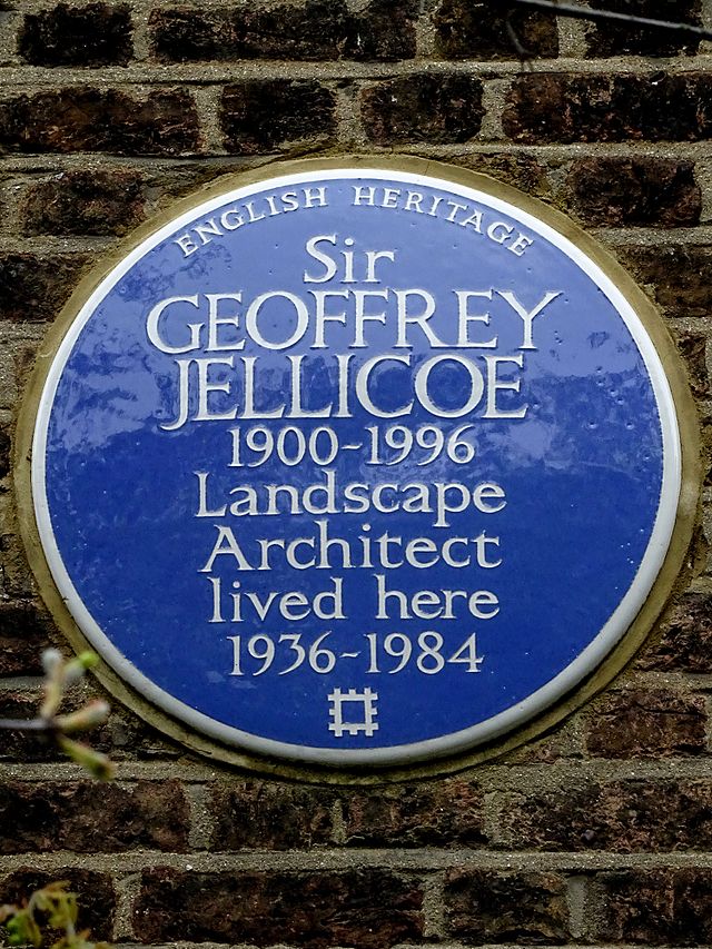Geoffrey Jellicoe blue plaque - Sir Geoffrey Jellicoe   1900-1996  landscape architect  lived here  1935-1984
