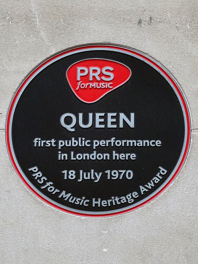 Black plaque № 44741 - QUEEN first public performance in London here 18 July 1970
