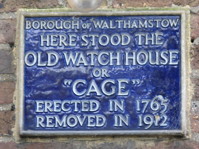 Blue plaque № 9629 - Here stood the Old Watch House or “Cage”. Erected in 1765. Removed in 1912