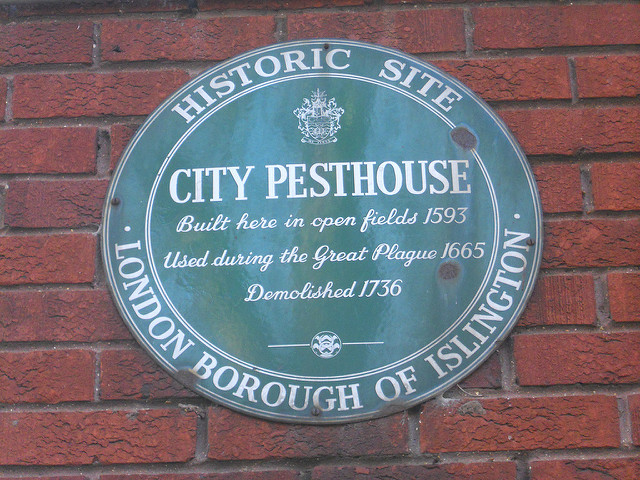 City Pesthouse, Islington green plaque - City Pesthouse Built here in open fields 1593 Used during the Great Plague 1665 Demolished 1736