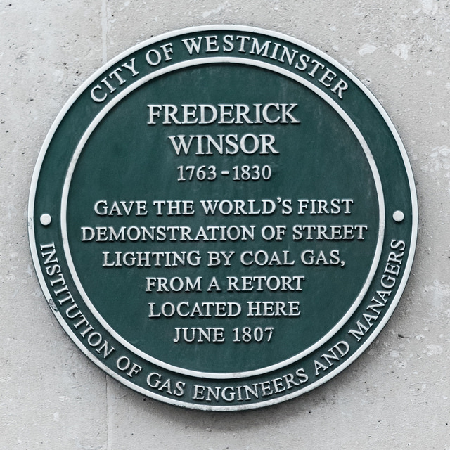 Frederick Winsor green plaque - Frederick Winsor  1763-1830  gave the world's first  demonstration of street  lighting by coal gas,  from a retort  located here  June 1807