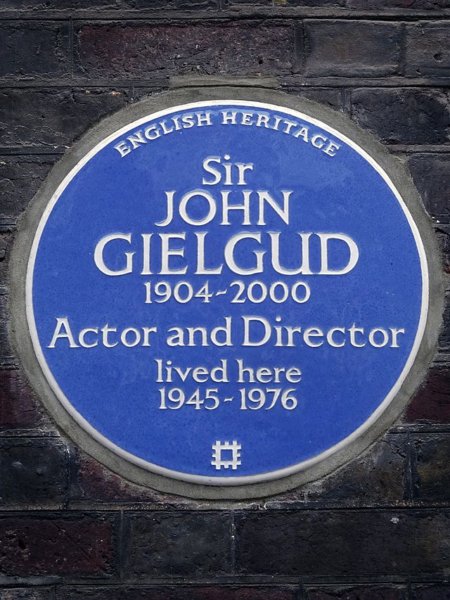 John Gielgud blue plaque - Sir John Gielgud 1904-2000 Actor and Director lived here 1945-1976
