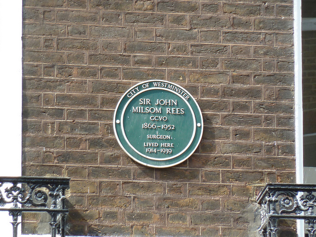 John Milsom Rees green plaque - Sir John Milsom Rees GCVO 1866-1952 Surgeon lived here 1914-1939