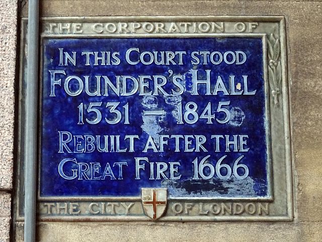 Blue plaque № 6102 - In this Court stood Founder's Hall 1531 - 1845 Rebuilt after the Great Fire 1666