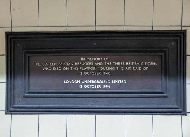 plaque № 40664 - In memory of the sixteen Belgian refugees and the three British citizens who died on this platform during the air raid of 13 October 1940