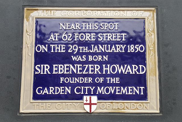 Ebenezer Howard blue plaque - Near this spot at 62 Fore Street on the 29th January 1850 was born Sir Ebenezer Howard founder of the Garden City Movement