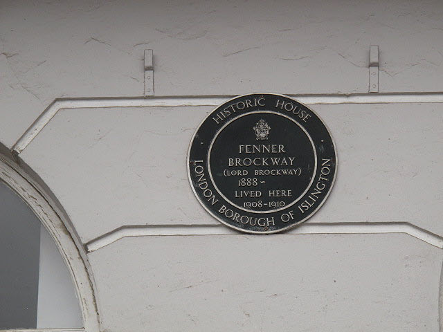 Fenner Brockway green plaque - Fenner Brockway (Lord Brockway) 1888 - lived here 1908-1910