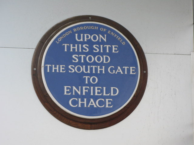 South Gate to Enfield Chase blue plaque - Upon   this site  stood  the South Gate  to   Enfield  Chase